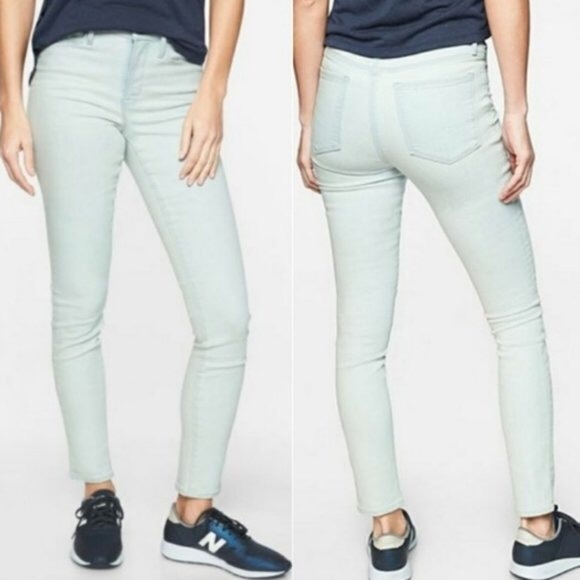 Athleta Denim - NWT Athleta Sculptek Skinny Glacier Crop Jeans